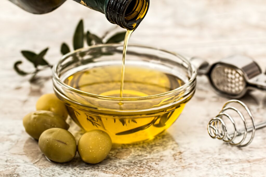 Top thực phẩm giúp giảm cholesterol - dầu oliu